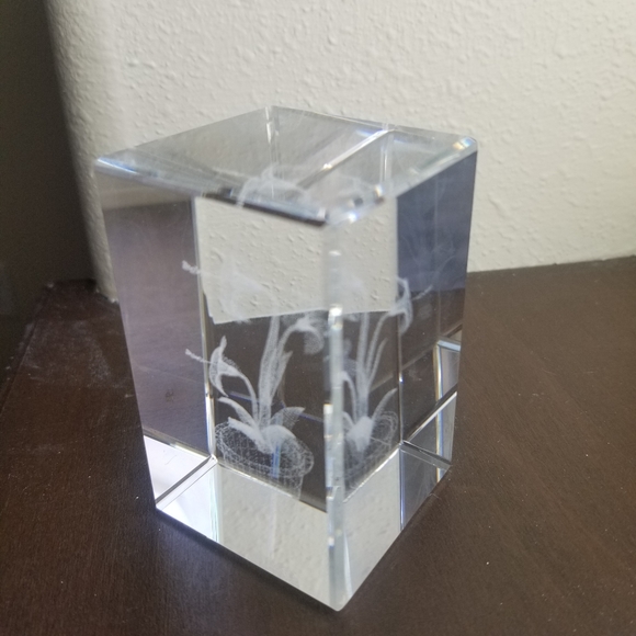Engraved Crystal 3D Glass Art Flower Decor Gift Keepsake Paperweight 2x2x3 - Picture 3 of 6